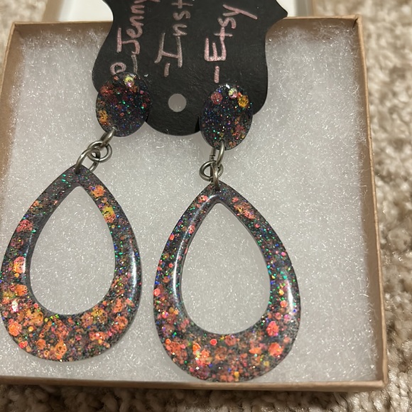Brand new! Dazzling Earrings - Picture 2 of 3